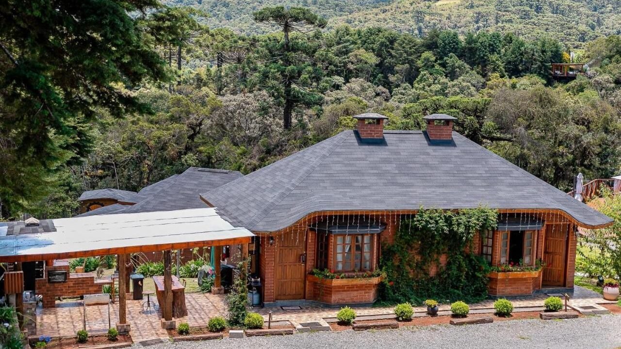 Chalets near nature in Serra da Mantiqueira provide a relaxing environment for 15 people.