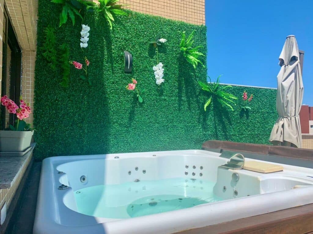 Jacuzzi da Linda COBERTURA com Jacuzzi e vista para o Mar