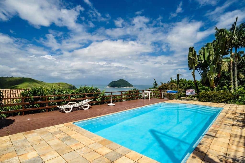 Piscina do Loft com vista ao mar em Juquehy.