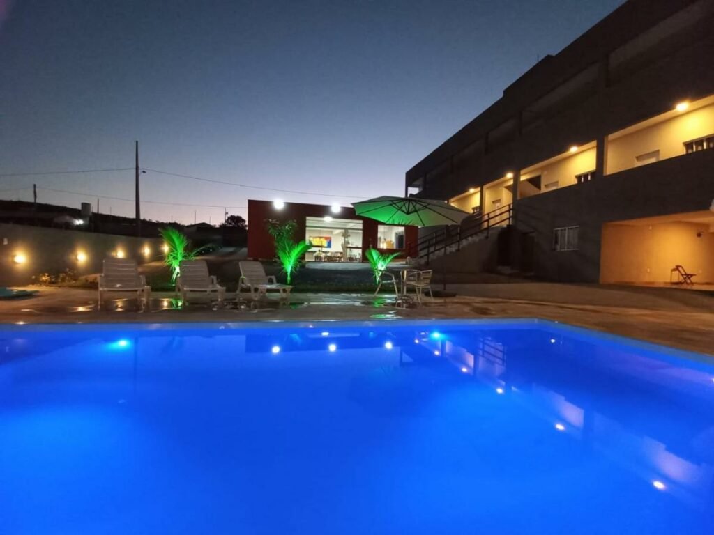 Piscina na Pousada Morada dos Pássaros