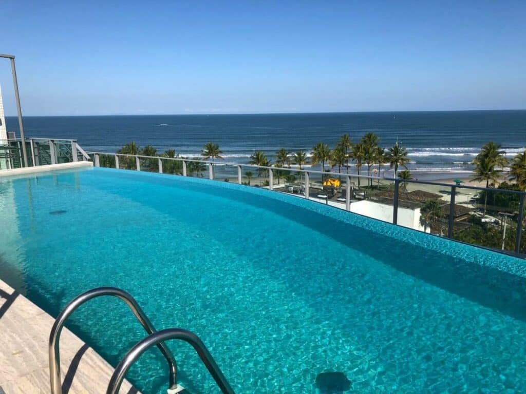 Piscina do Riviera front beach - Ed San Sebastian com vista para a praia