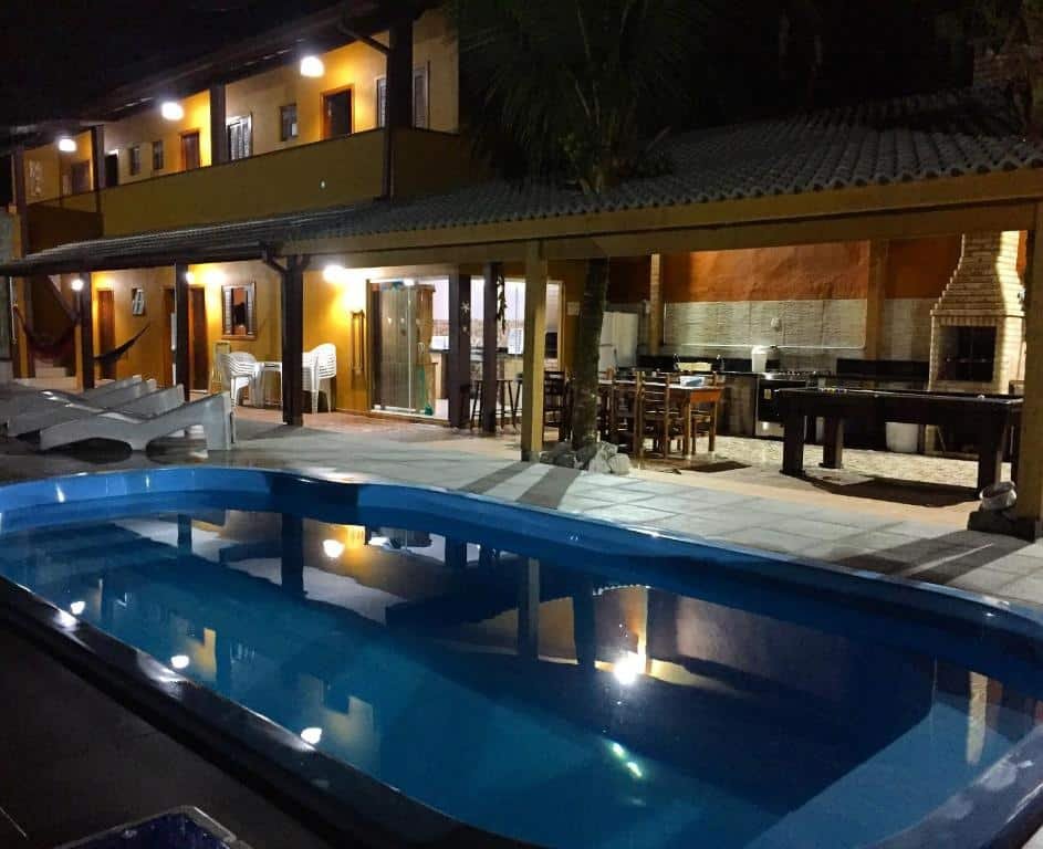 Vista da casa Sobrado Grande Maresias com piscina e área de lazer em Toque-Toque Pequeno.