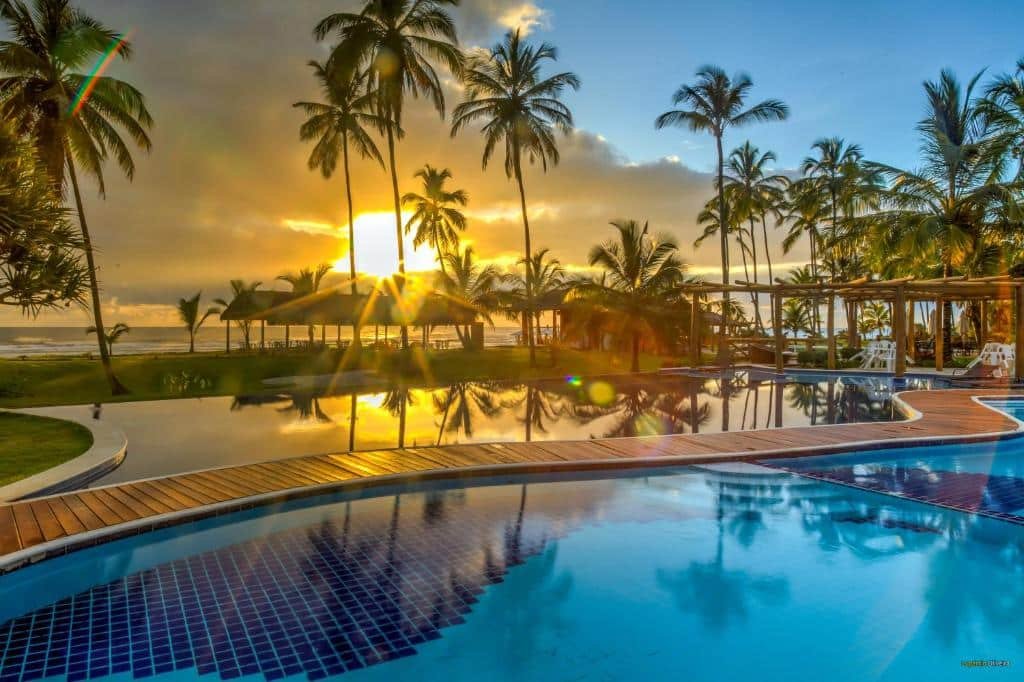 Vista da piscina Resort Tororomba a beira-mar em Ilhéus.