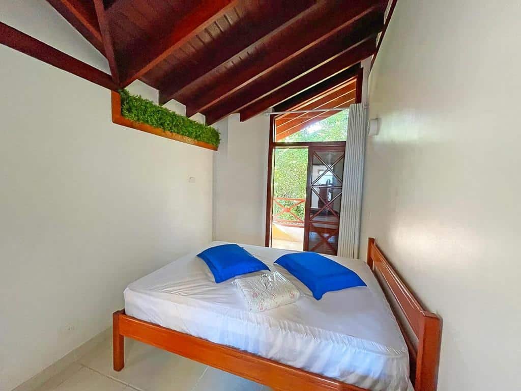 Quarto da Maresias Canto do Mar com varanda.
